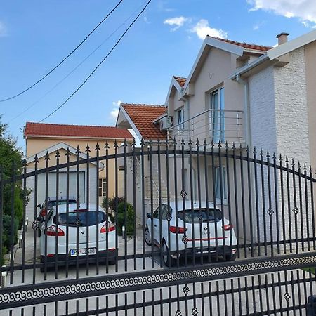 Apartman Tolosi 2 波德戈里察 外观 照片