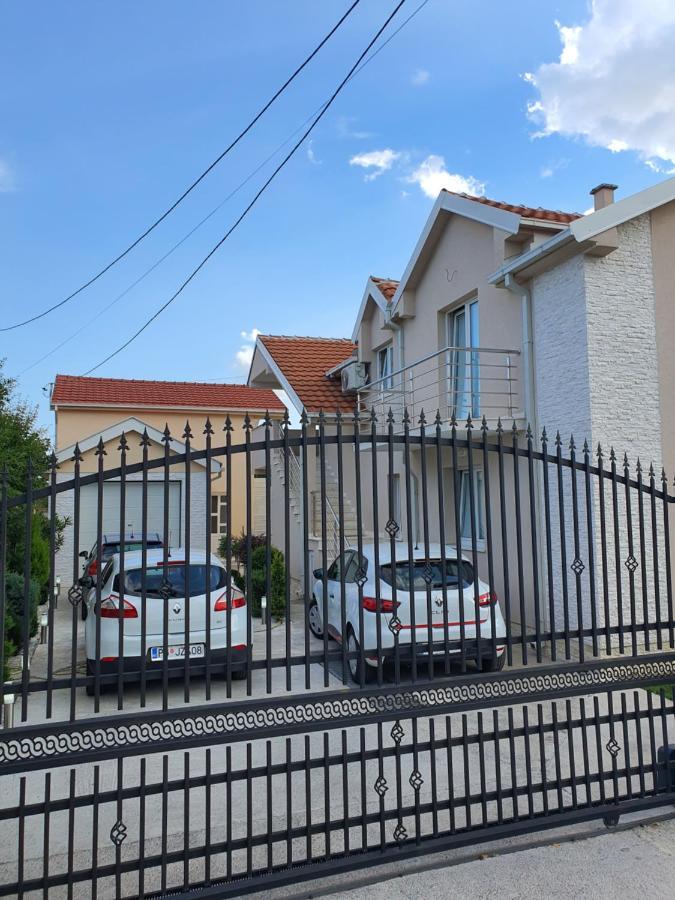 Apartman Tolosi 2 波德戈里察 外观 照片
